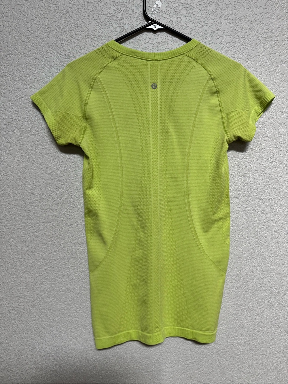 Lululemon Swiftly Tech Short Sleeve Tee Women’s 8 Neon Yellow/Green
